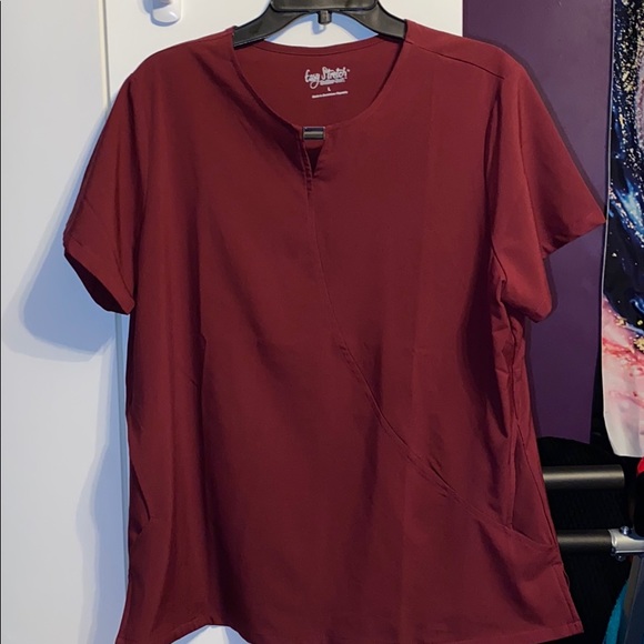 ✨ Burgundy Cutout Scrub Top ✨ - Picture 1 of 6